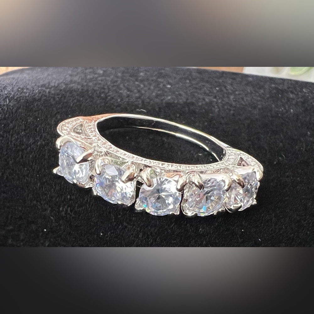 Brand New-Daesar Ring